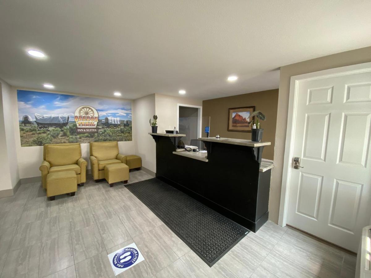 Oregon Trail Inn And Suites เลควิว ภายนอก รูปภาพ