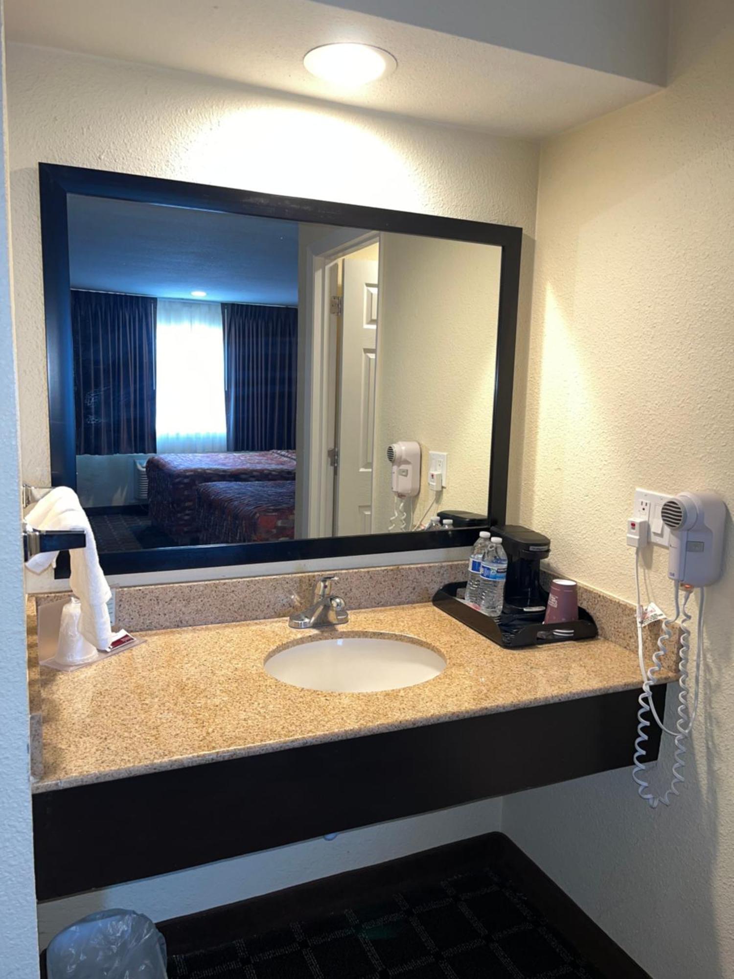 Oregon Trail Inn And Suites เลควิว ภายนอก รูปภาพ